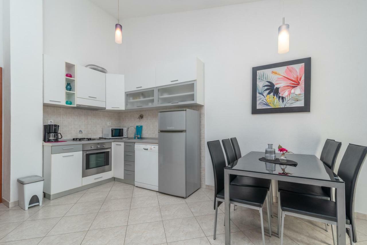 Apartments Villa Jelena Seget Vranjica Extérieur photo